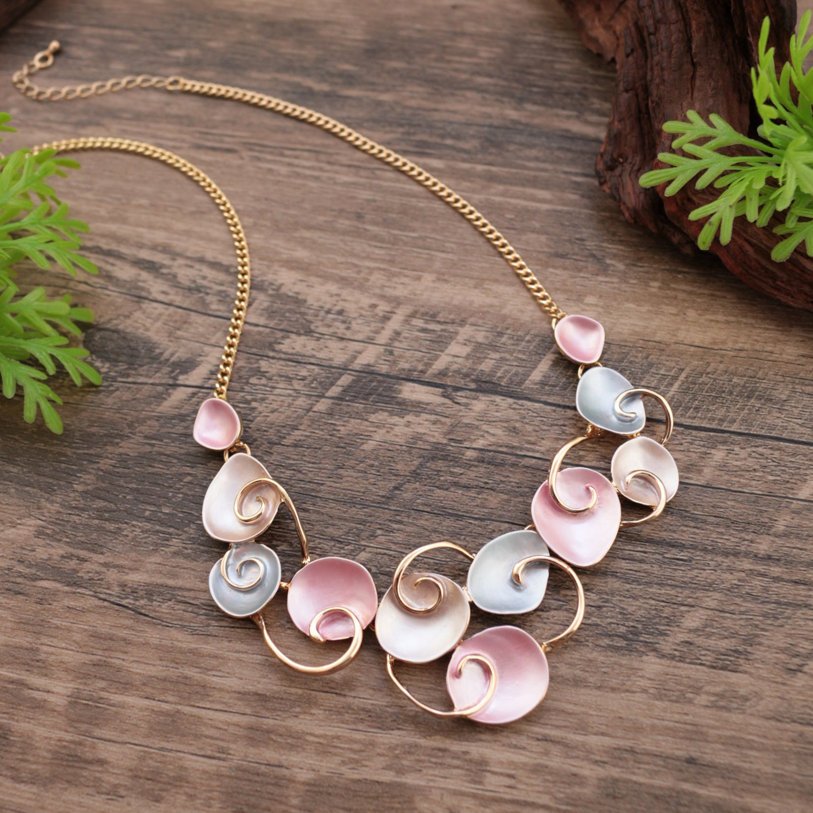 Fashionable Art Enamel Irregular Cutout Petal Alloy Necklace - Image 5