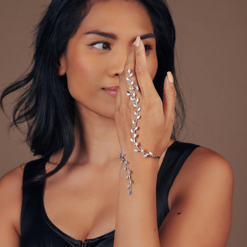 Stylish Rhinestone Simple Linking Finger Bracelet