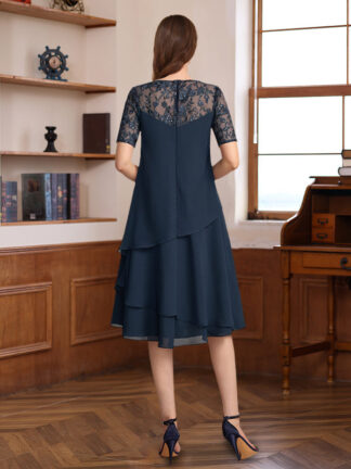 A-Line/Princess Jewel Neck Short Sleeves Knee-Length Mother of the Bride & Groom Dresses with Ruffles & Lace Appliques & Sequins