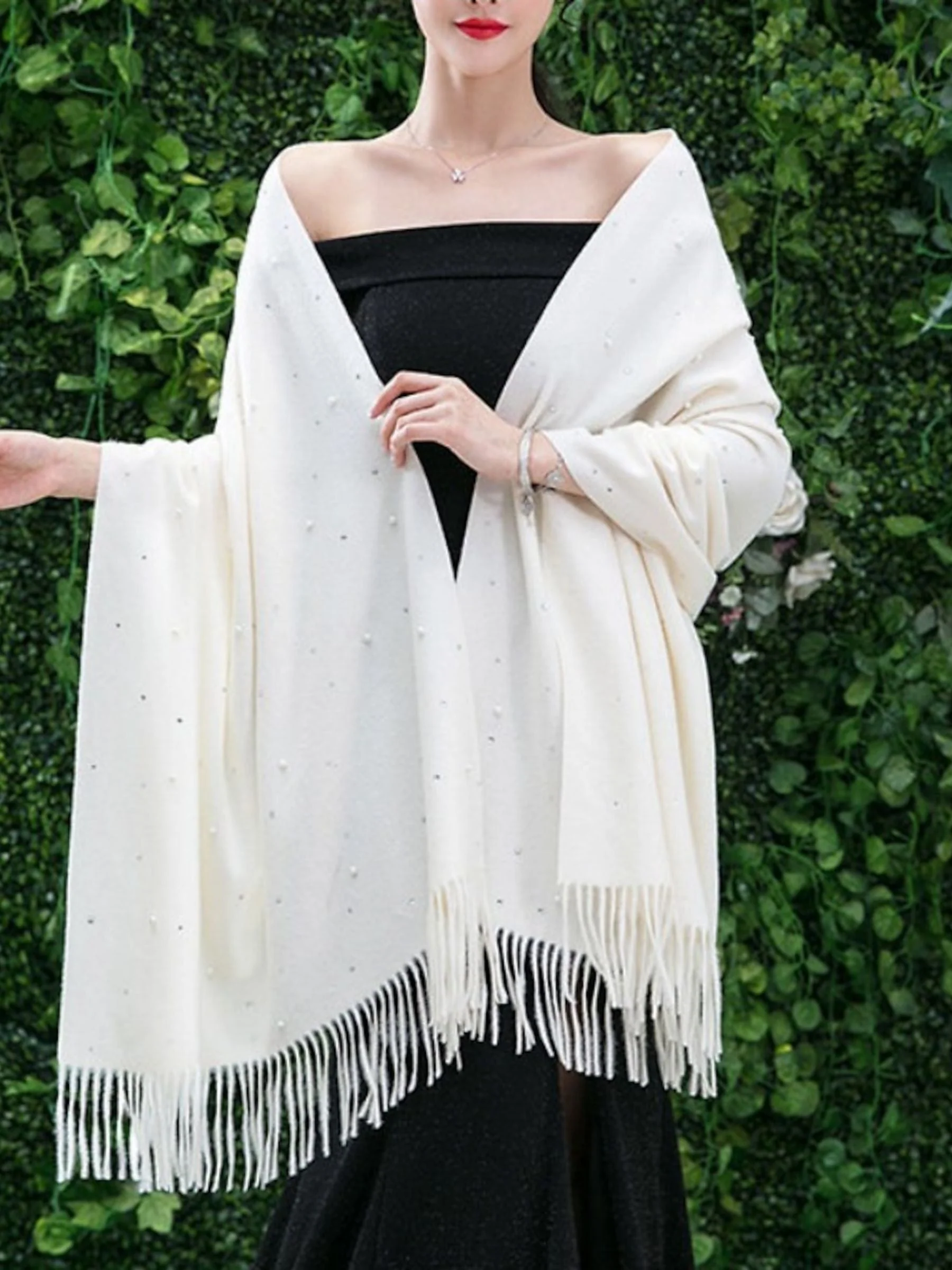 Women's Winter Pure Elegant Faux Wool Sleeveless Wrap with Rhinestone - 이미지 2