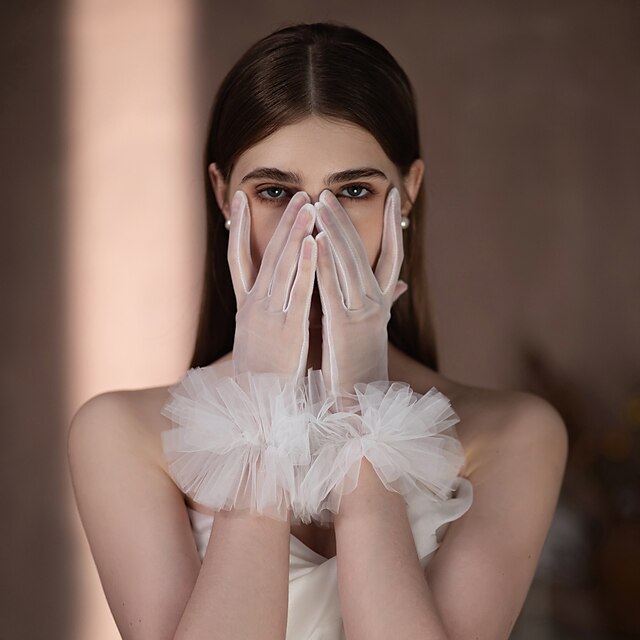 Tulle Wrist Length Glove Elegant / Stylish With Ruffles - Image 3
